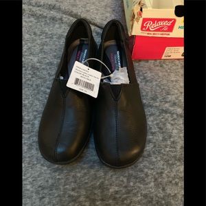 Relaxed fit w/ memory foam shoes! Black! Size 10